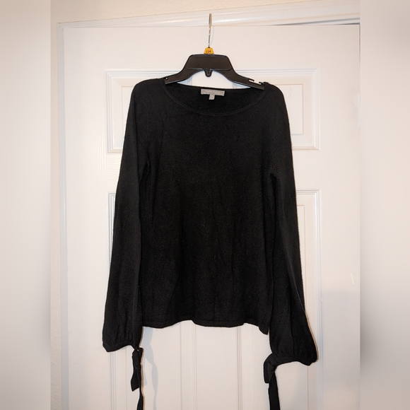 Neiman Marcus Sweaters - Neiman Marcus 100% Cashmere Crewneck Sweater in black